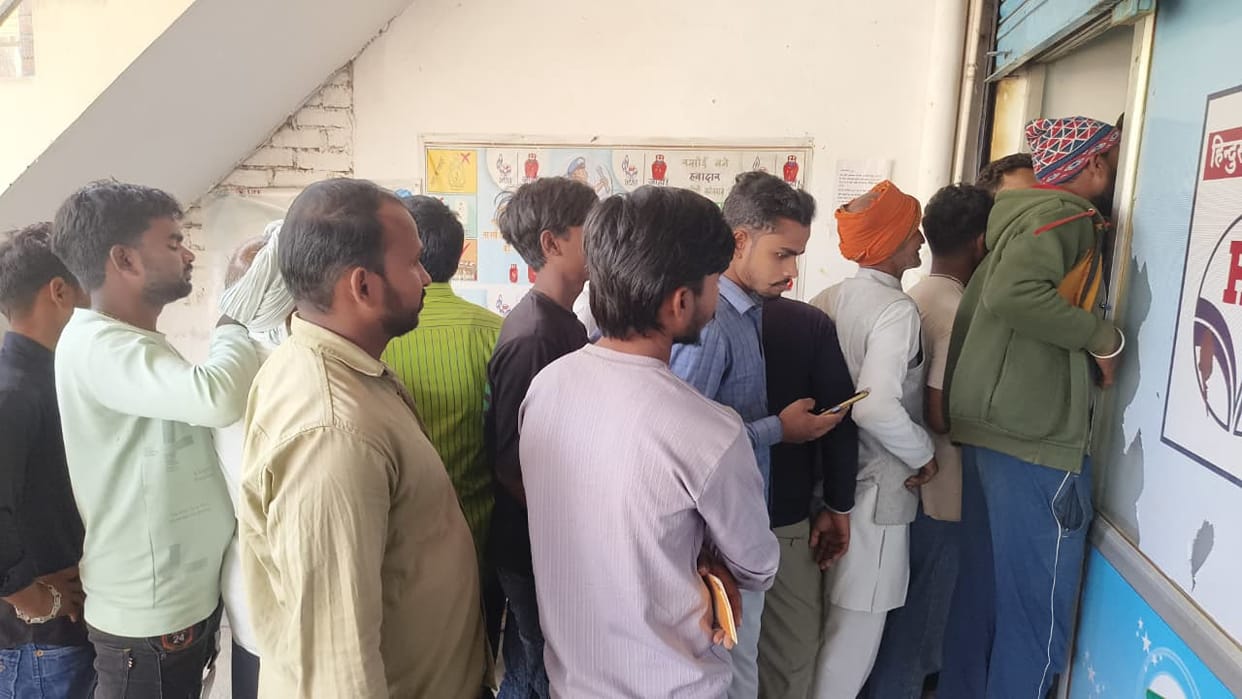 People are making rounds of the agency, cylinders are being sold in black for Rs 1300.