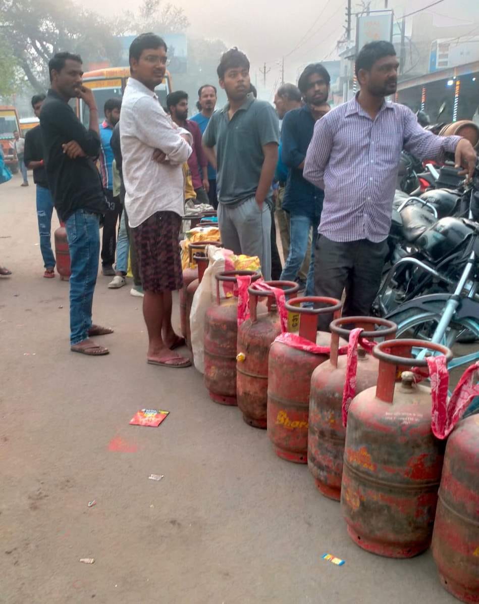 Commercial cylinder supplies stalled, jeopardizing weddings and banquets