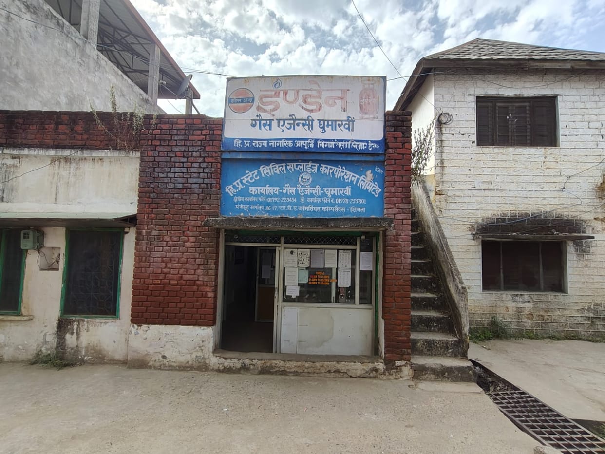Shortage of commercial gas cylinders in Ghumarwin, hotel and dhaba operators worried
