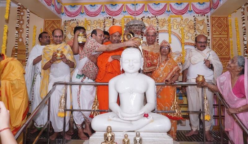 Celebrating the birth anniversary of Lord Rishabhdev with reverence, devotion and joy