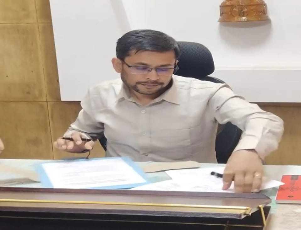 कलेक्टर नमित मेहता