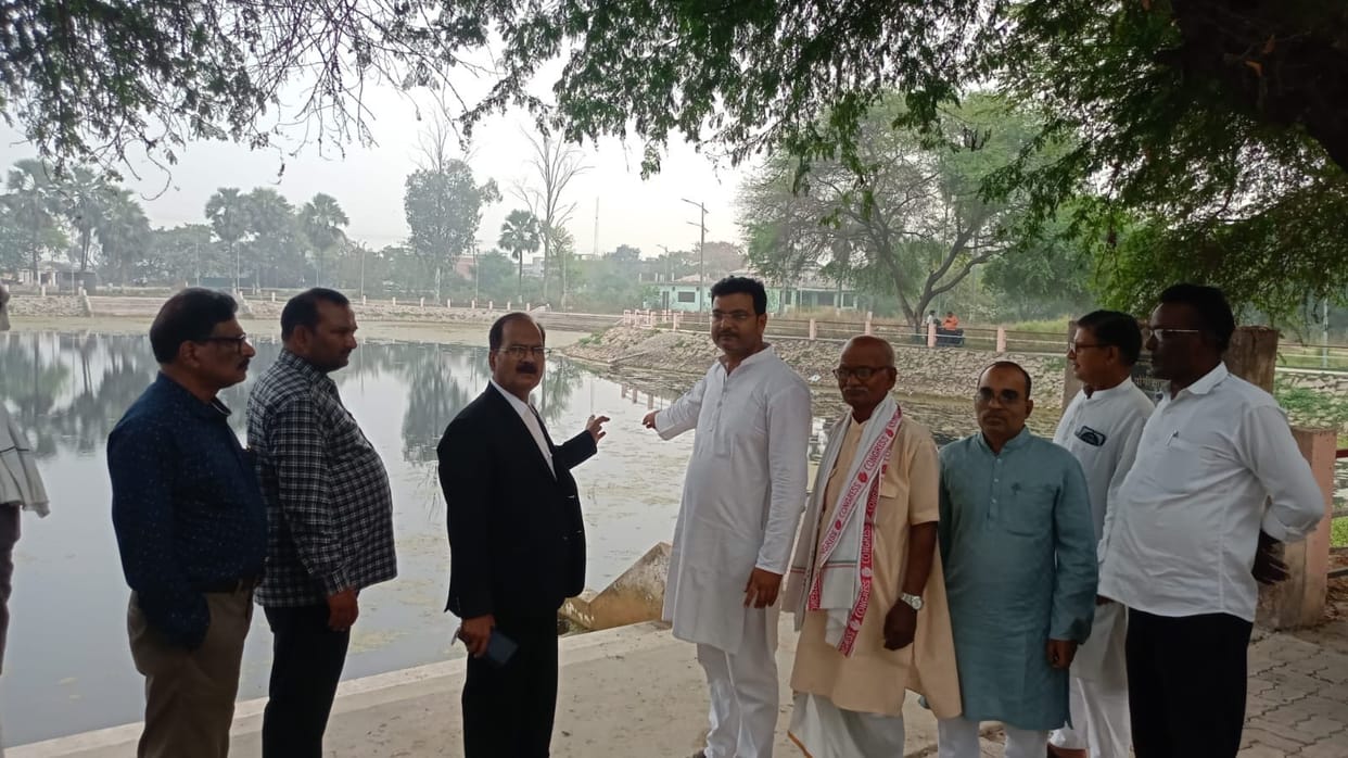 Opposition parties demanded cleaning of the pond