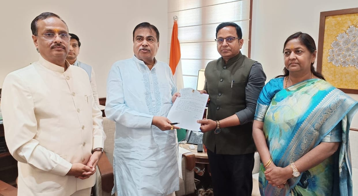 MPs met the Union Minister, demand for overbridge in Lala Nagar