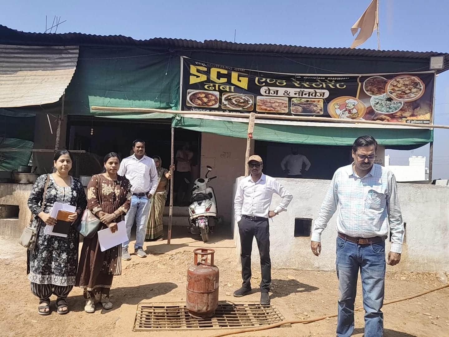 खाद्य विभाग की टीम ने कार्रवाई किया