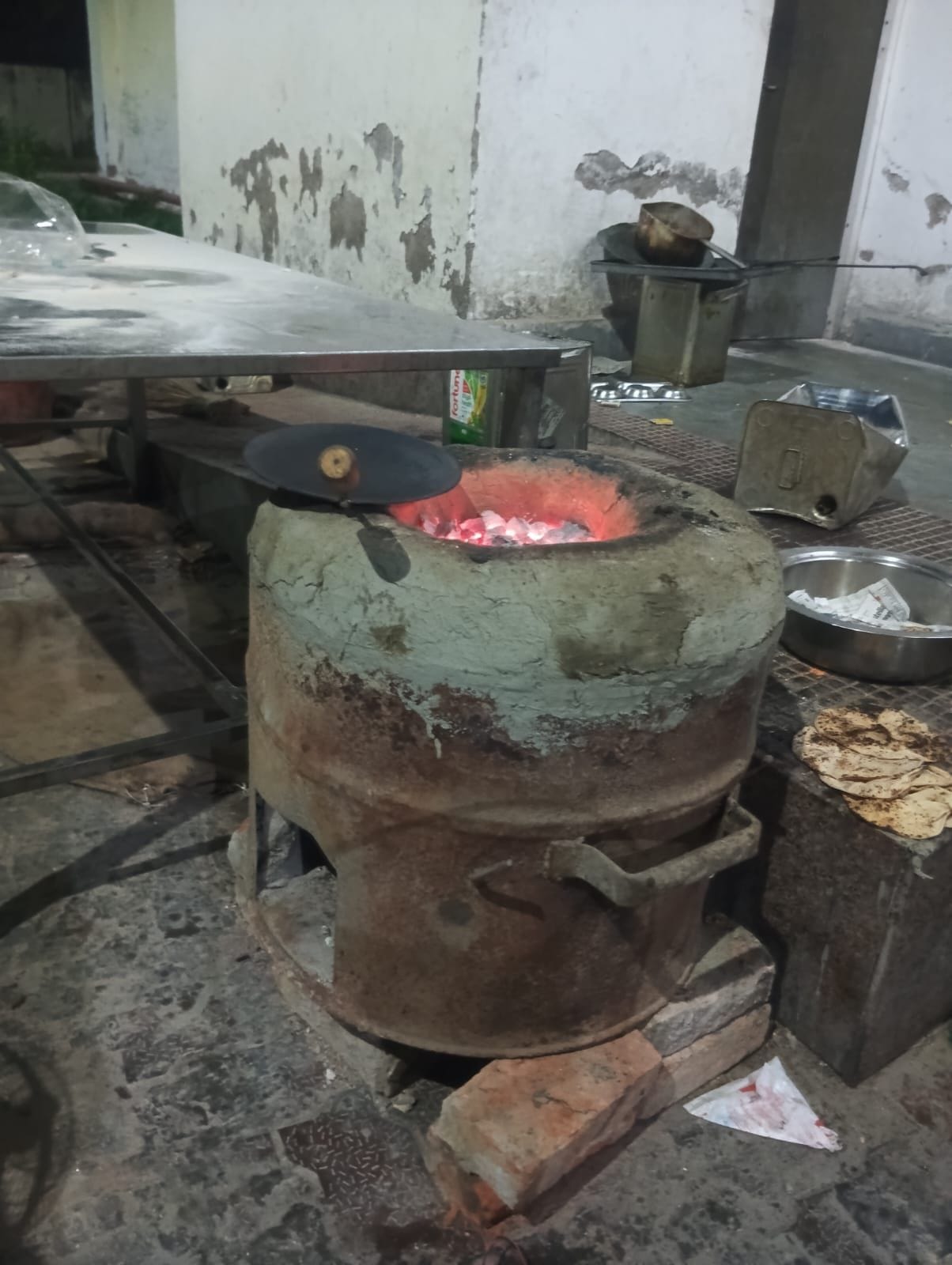 When the gas supply stopped, food for two thousand children was cooked on furnaces.