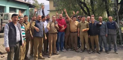 HRTC drivers raised their voice by holding a gate meeting.