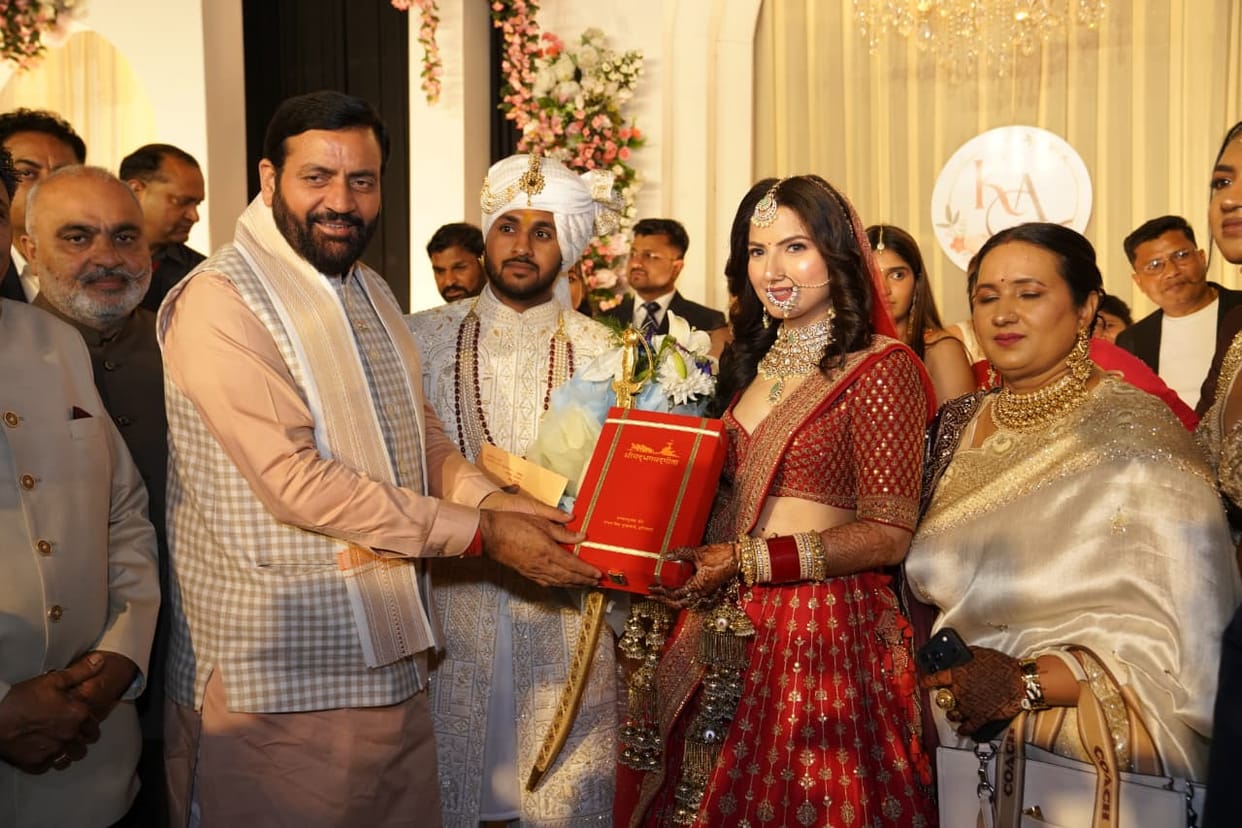 The Chief Minister congratulated the newlyweds by giving them the Gita.
