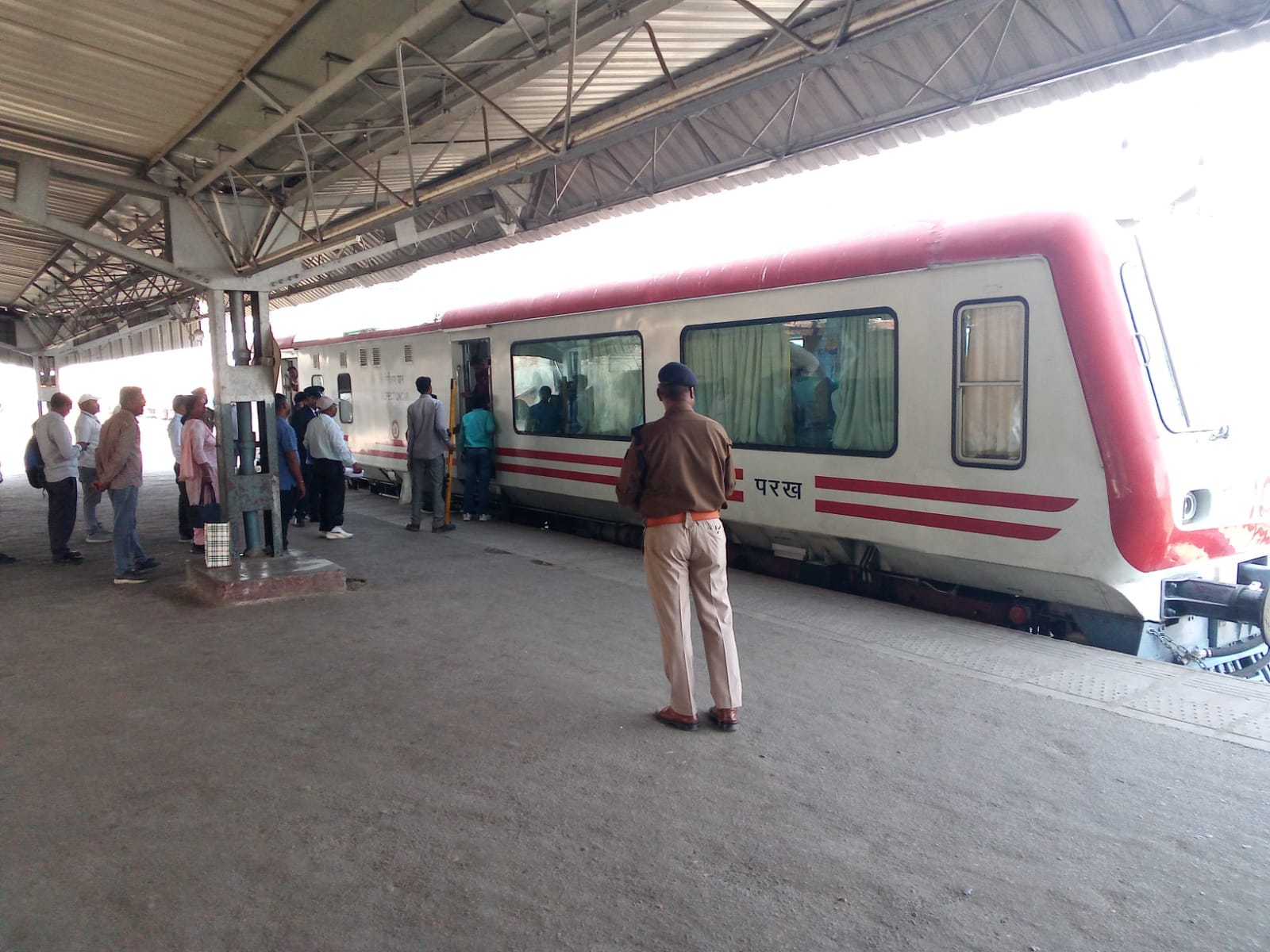 The saloon of the Railway Manager stopped at the junction for 10 minutes.