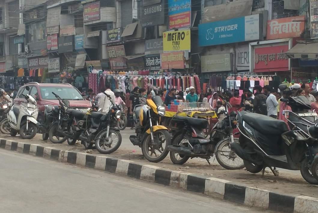 Over 150 bikes and 20 animals on a two-km divider