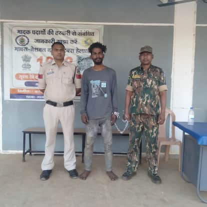 The employee ran away with the motorcycle of the person who gave him the morsel.