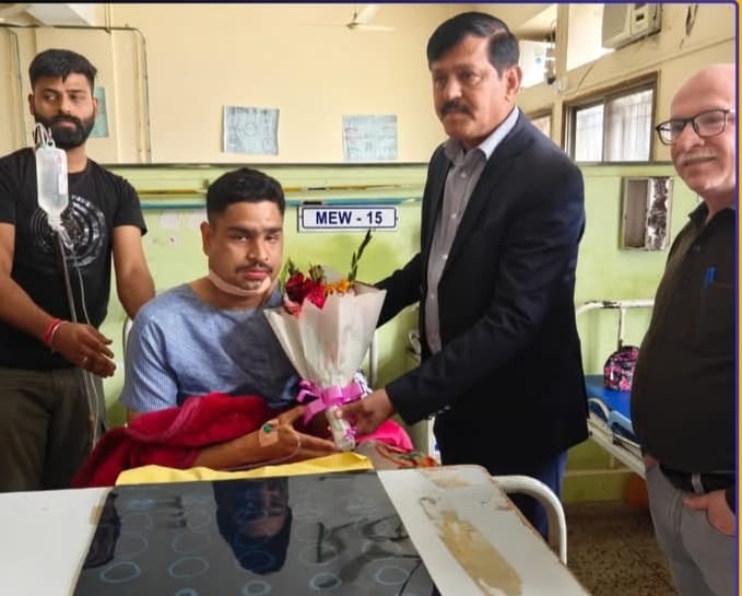 After reaching Tanda, the DIG inquired about the well-being of the injured Saurabh.