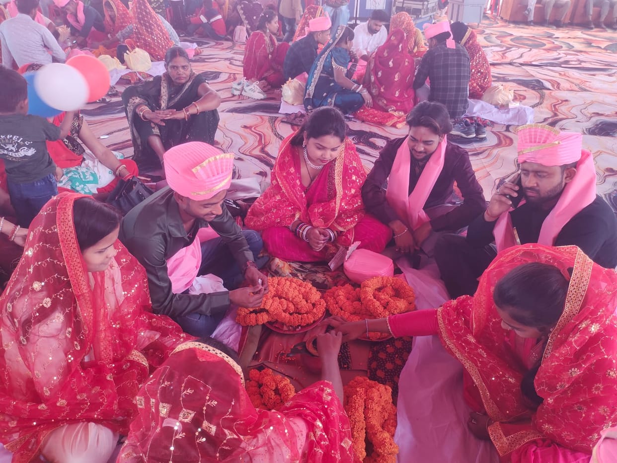 Mass marriage: 141 couples tied the knot