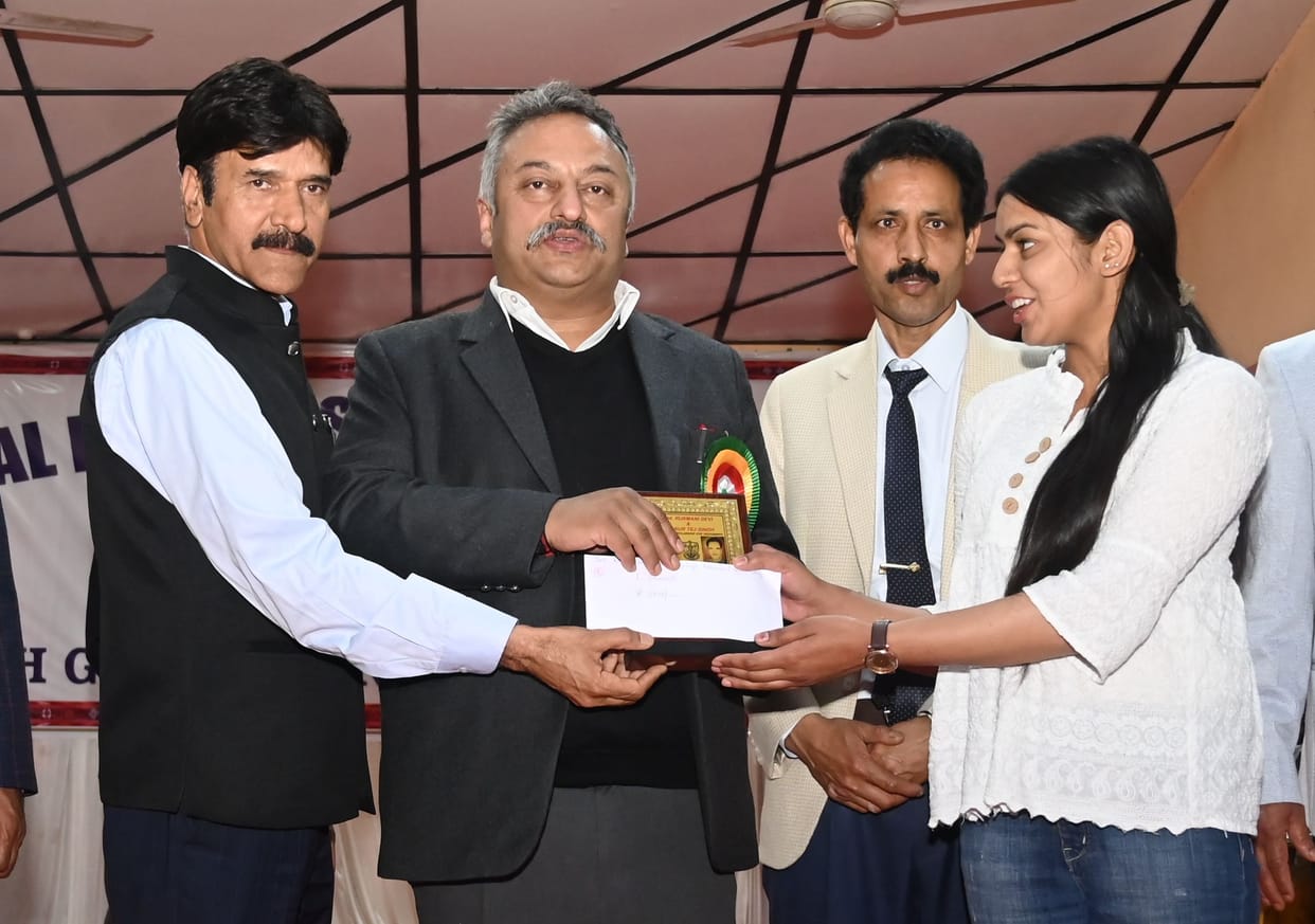 Education Minister honored the meritorious students of Mandi College