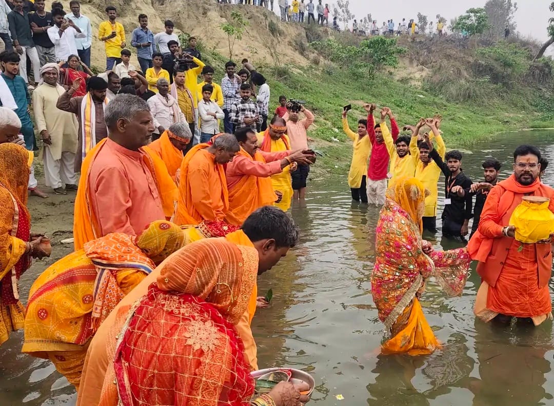 Kalash Yatra was taken out with the chanting of Har Har Mahadev.
