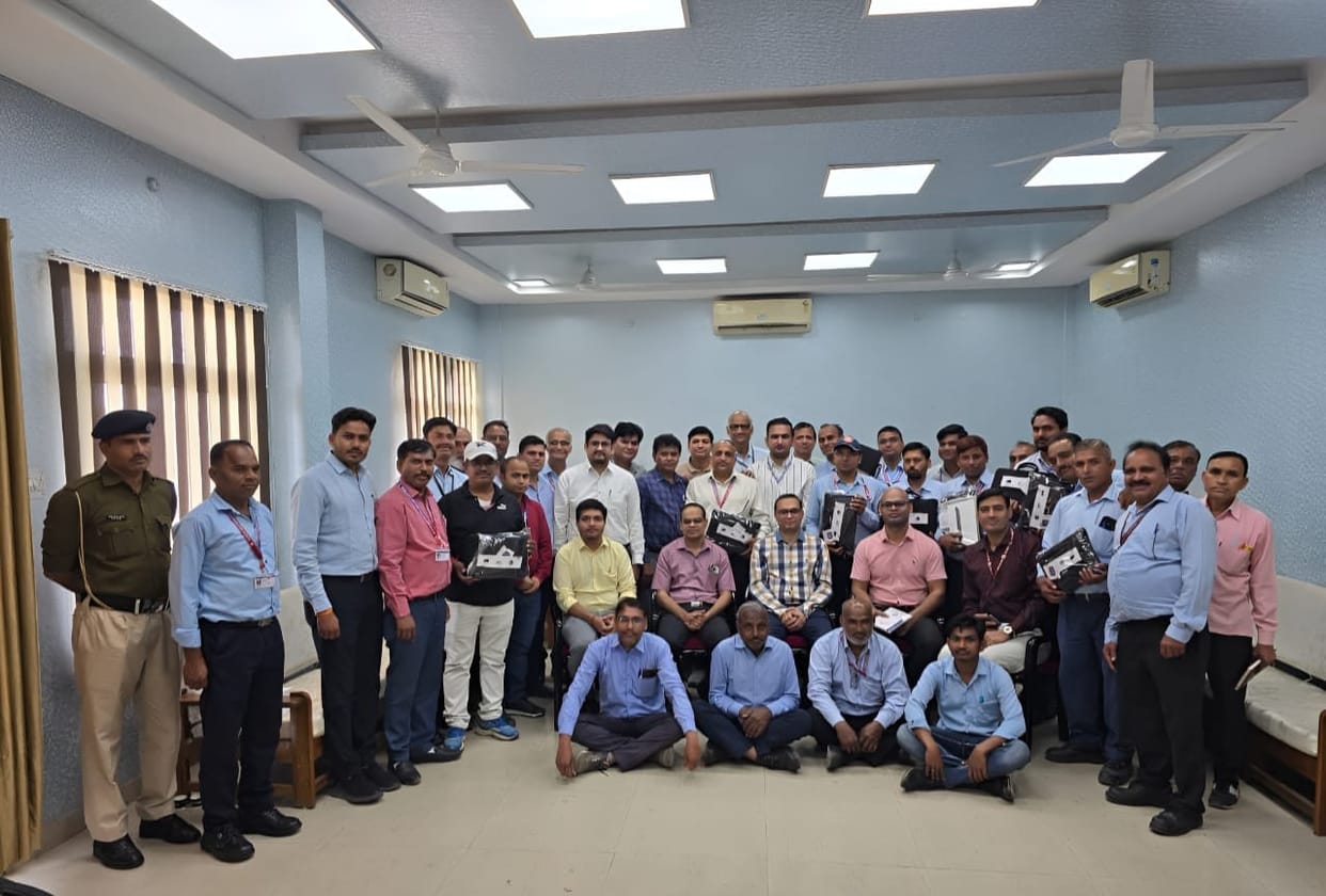 Railway signal staff get tablets, maintenance will be done through digital system