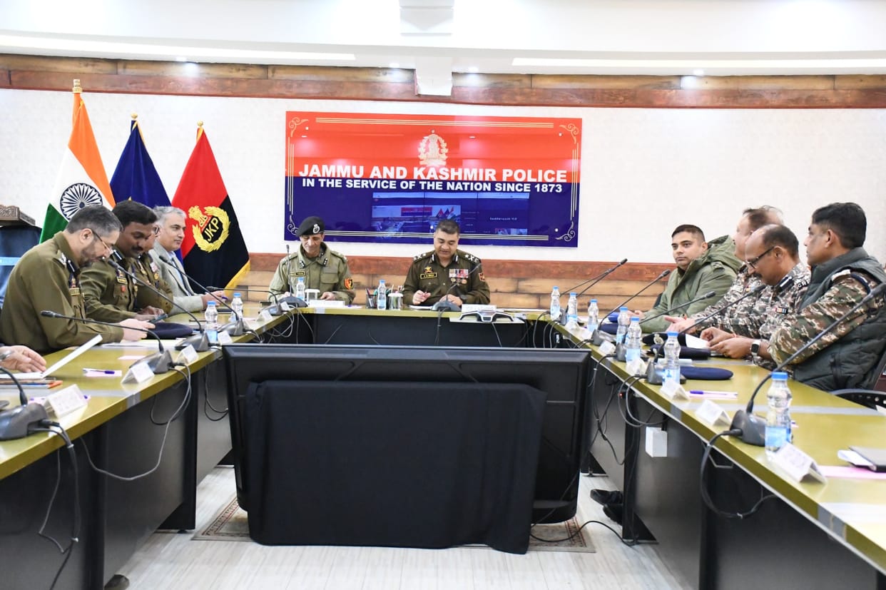 Srinagar, IGP Kashmir, VK Birdi, Held Security Review Meeting