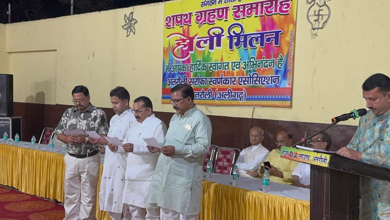 The newly elected members of the association took oath.