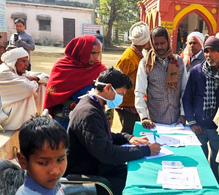 75 cataract patients leave for Kanpur for surgery