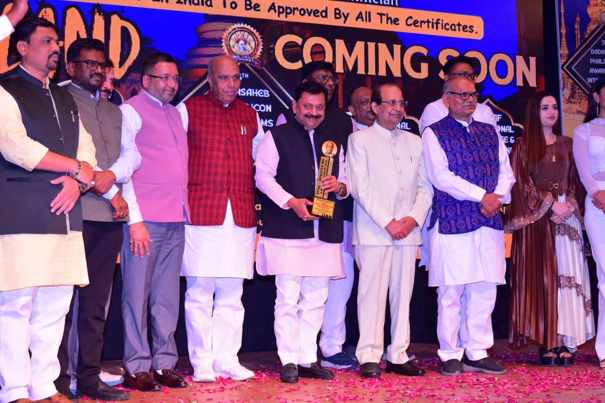 Kushinagar MP honored with Minister MP, MLA Gold Award