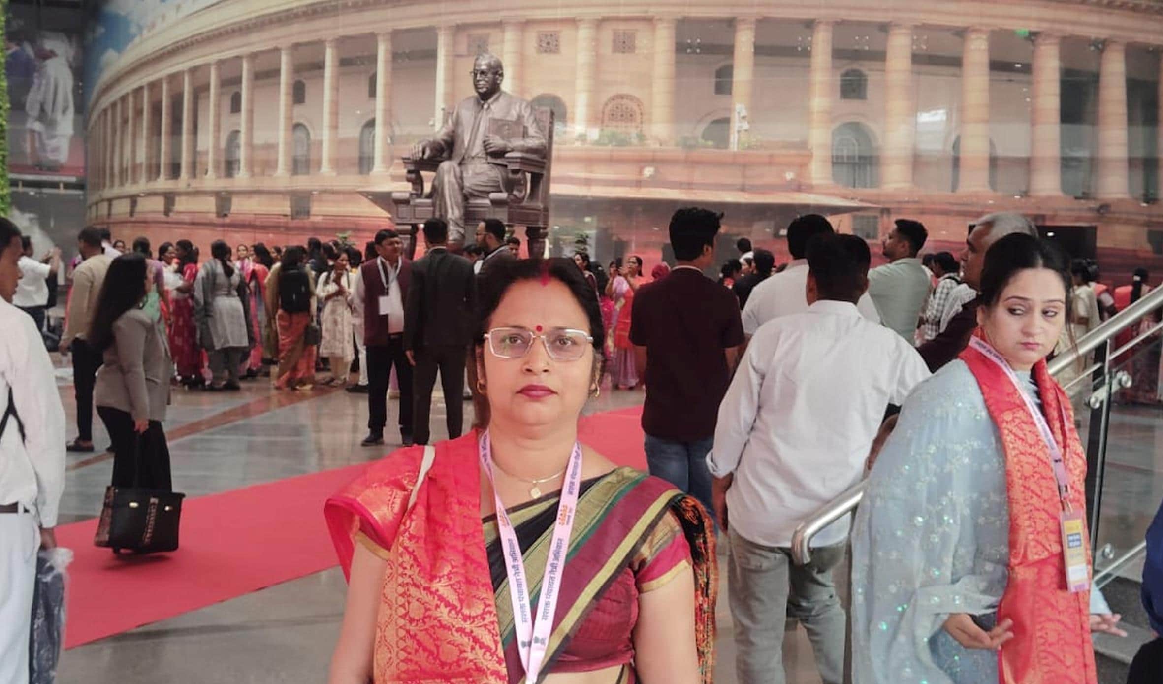 दिल्ली में समारोह में पहुंचीं महसी के गोविंदापुर की ग्राम प्रधान आरती। 