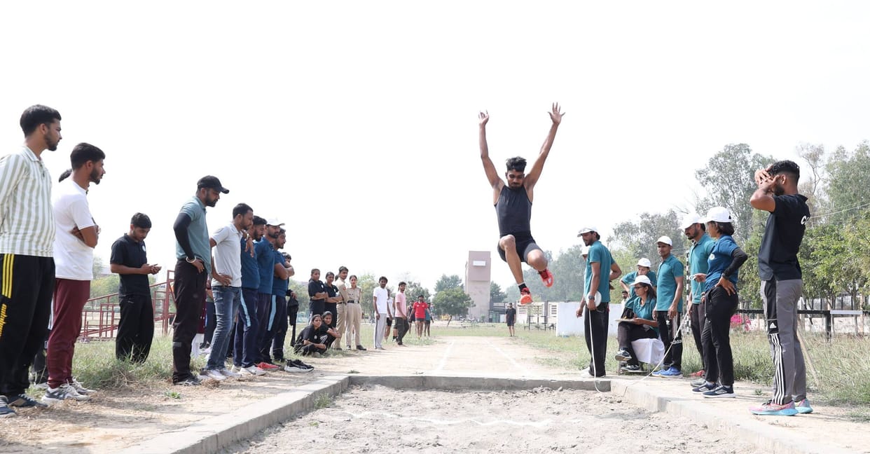 Meenu and Naveen won the 100 meter race.