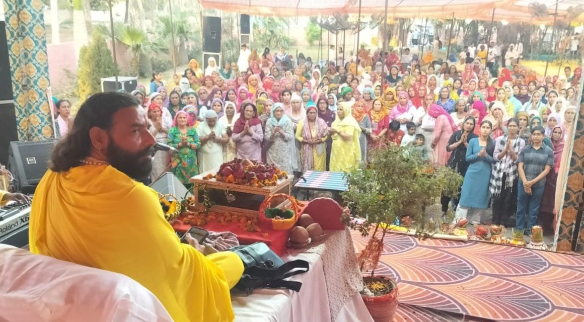 Devotees danced to the hymns in Dablain