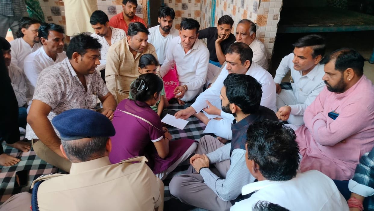 The MLA's son offered condolences to the families of the deceased and provided them with Rs 20,000 each.