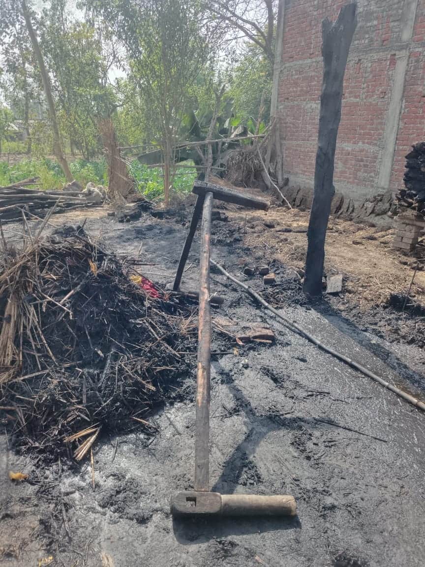 आग लगने से जला रामू का घर।संवाद