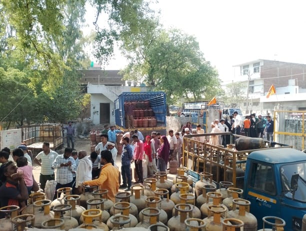 LPG cylinder bookings have increased by two and a half times, but the site is crashing repeatedly.