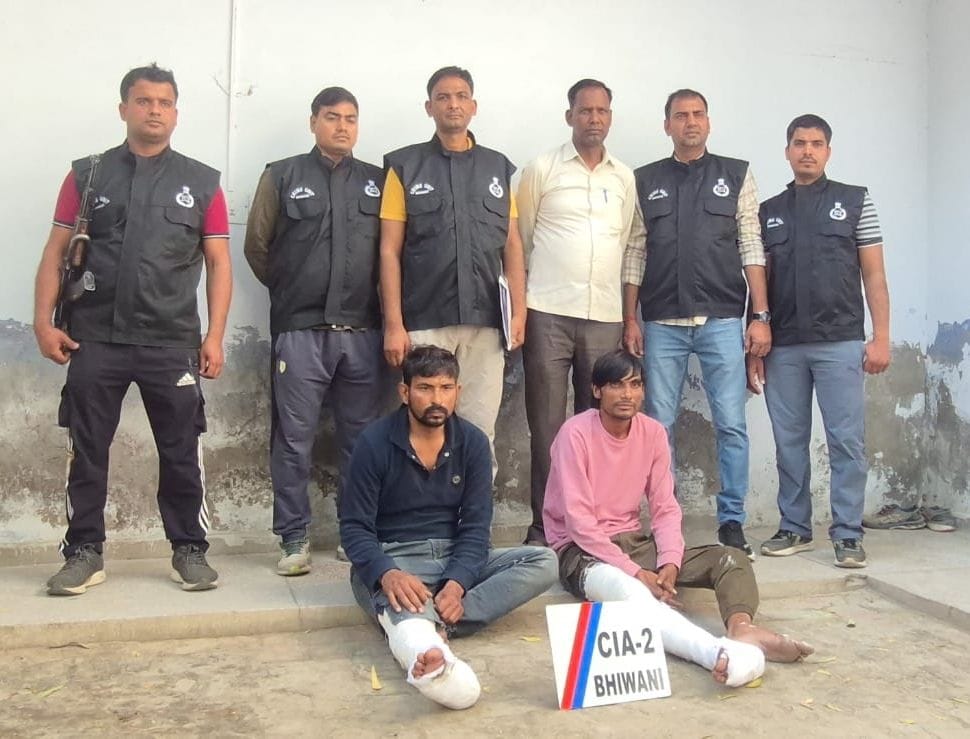 Two notorious criminals arrested after encounter, hit a bike grill while escaping, both legs broken