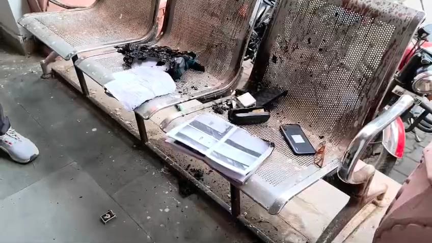Man attempts self-immolation in front of SP office in Bikaner seriously burned.