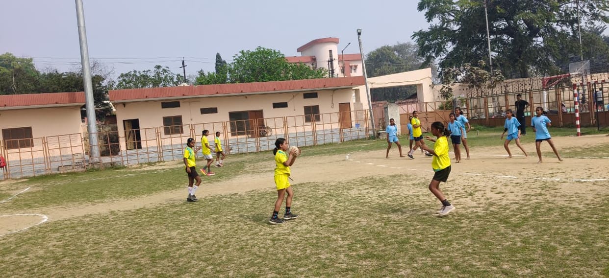 Basti Stadium defeated Shri Ram Public School team in the basketball final.
