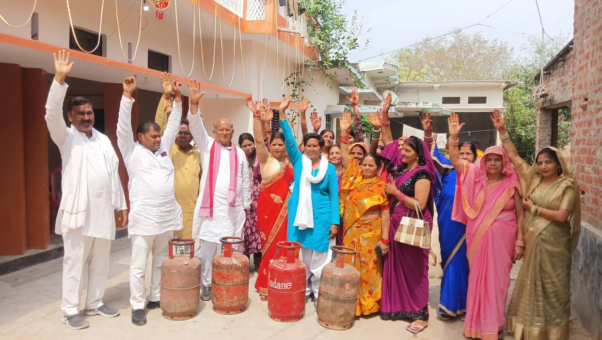 SP protested with cylinders