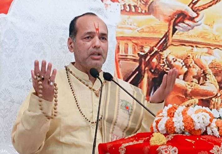 The story of Shri Krishna's pastimes on cows was narrated, and a stream of devotional songs was sung.