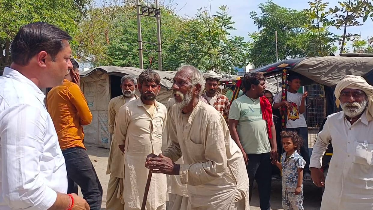 Construction of Road on Drain No. 8 Embankment Begins; Slums Given One-Day Ultimatum
