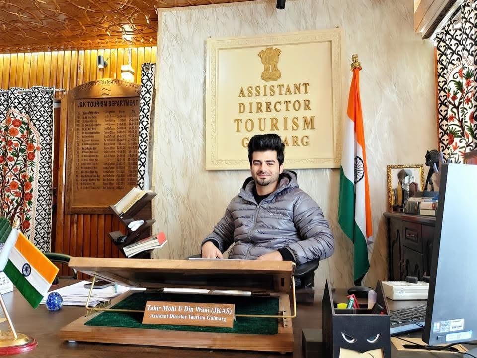 Srinagar, Gulmarg Tourism, Tourist Guide will Be 77 Valley Guide