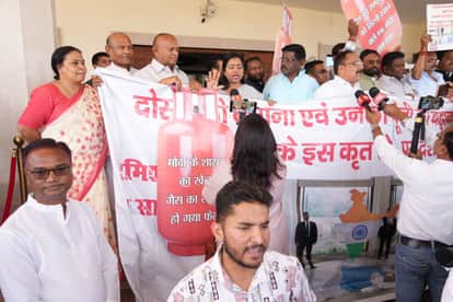 LPG Crisis: Congress protests outside Assembly in Jharkhand against LPG shortage and rising prices