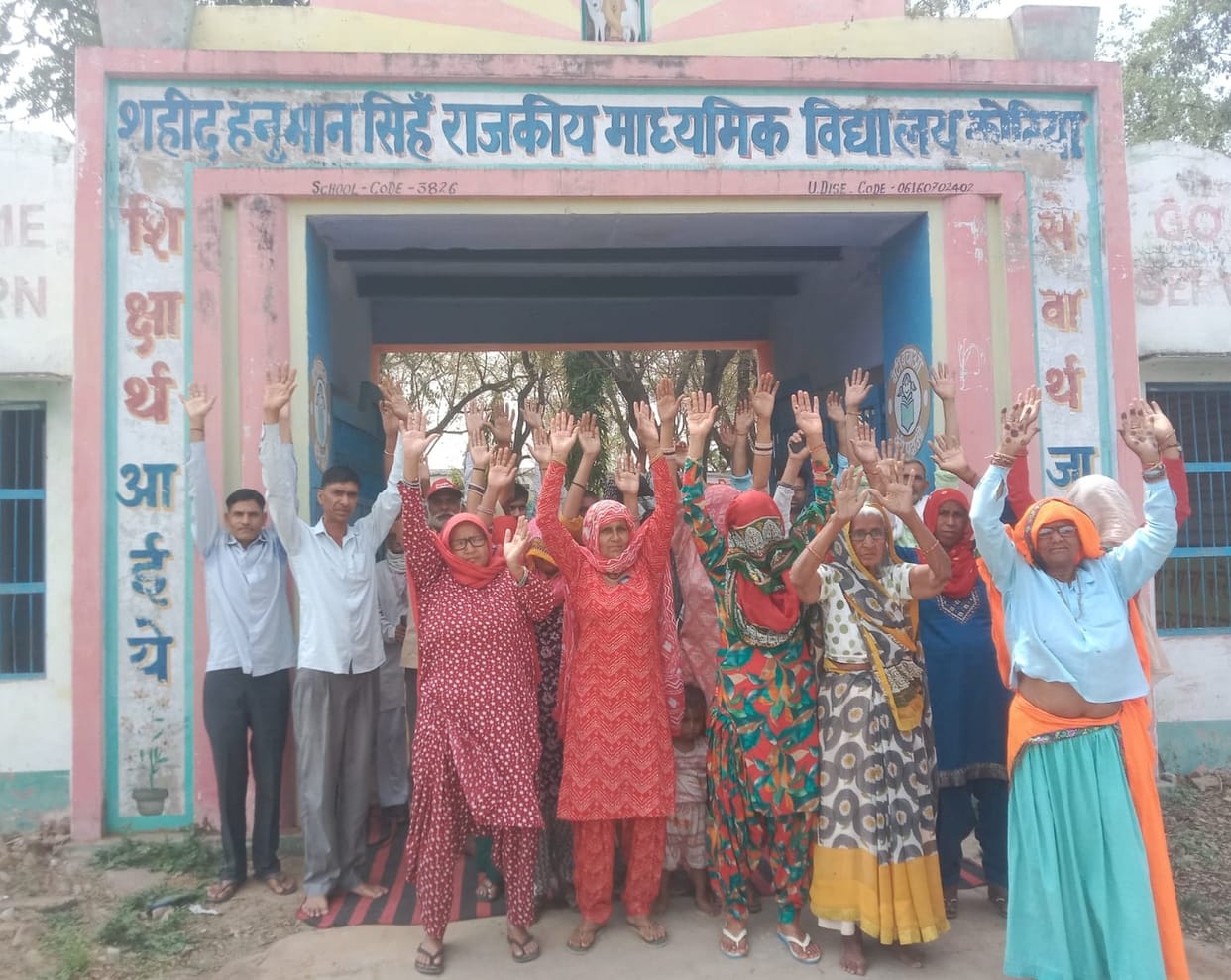Kotiya's Government School Relies on Retired Teachers; Villagers Stage Sit-in at the Gate