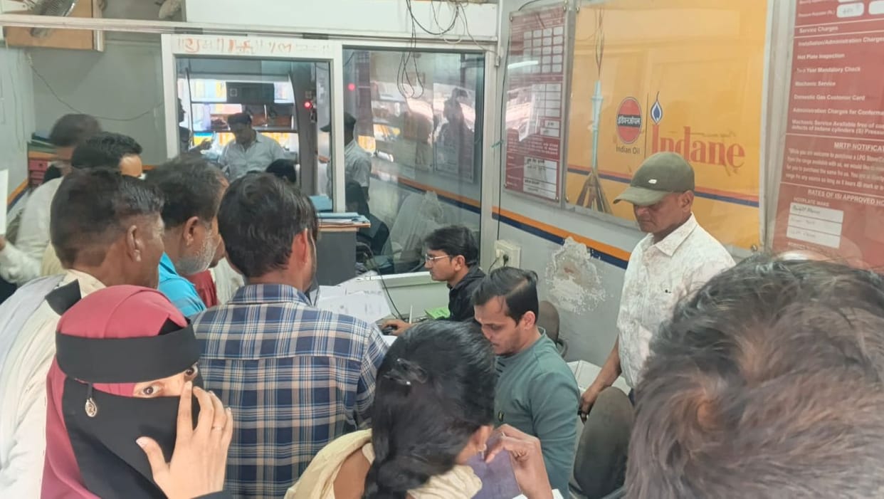 Gas booking affected, agencies witness rush