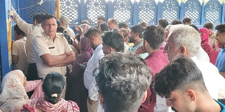 Seeing the scuffle, the policemen made arrangements for distributing slips