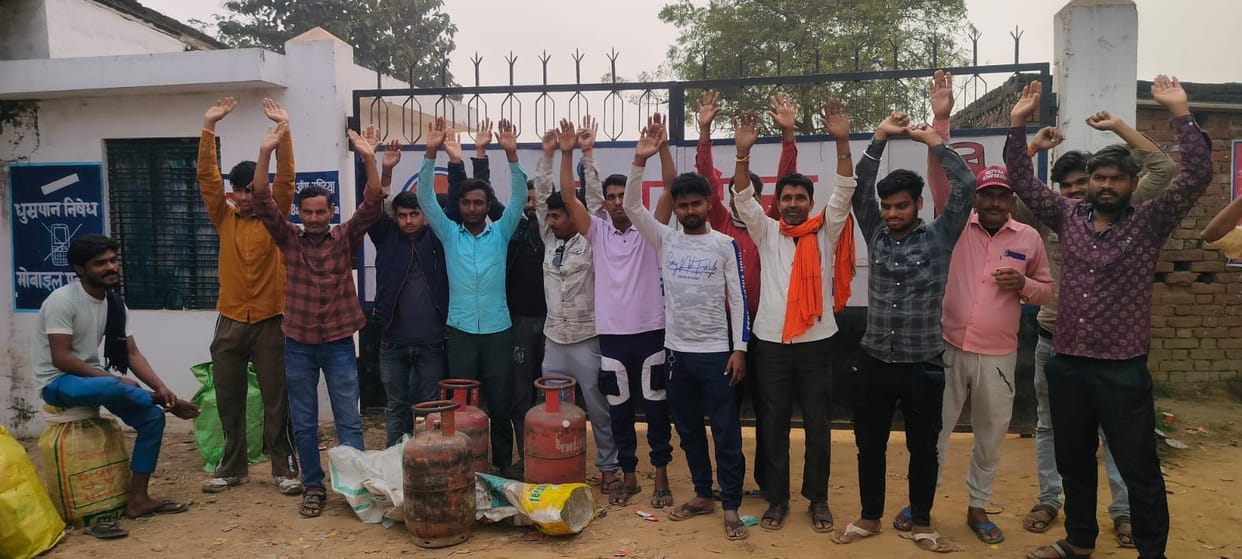 Gas cylinder consumers demonstrated in Mishraulia