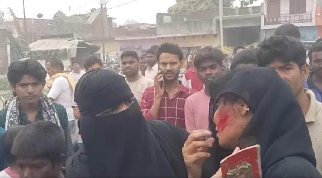 इकौना में गैस एजेंसी पर धक्का मुक्की में घायल महिला