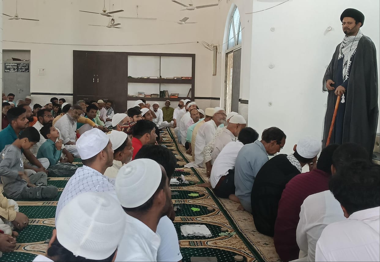After offering Friday prayers, the fasting people prayed for peace and tranquility.