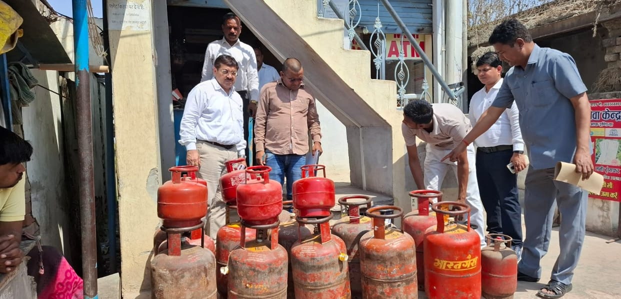 Illegal gas refilling busted, 24 cylinders seized