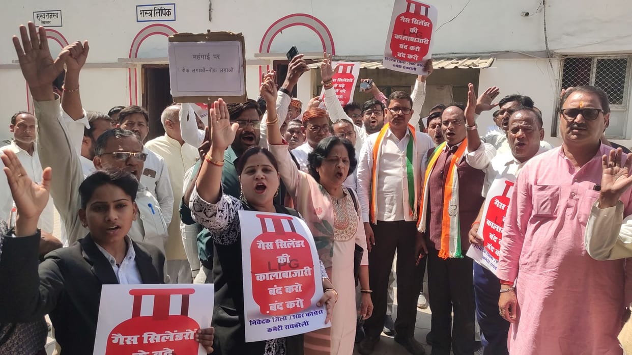 Protest against black marketing of gas cylinders