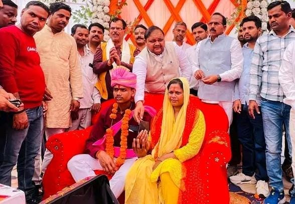 193 couples from four blocks were married.