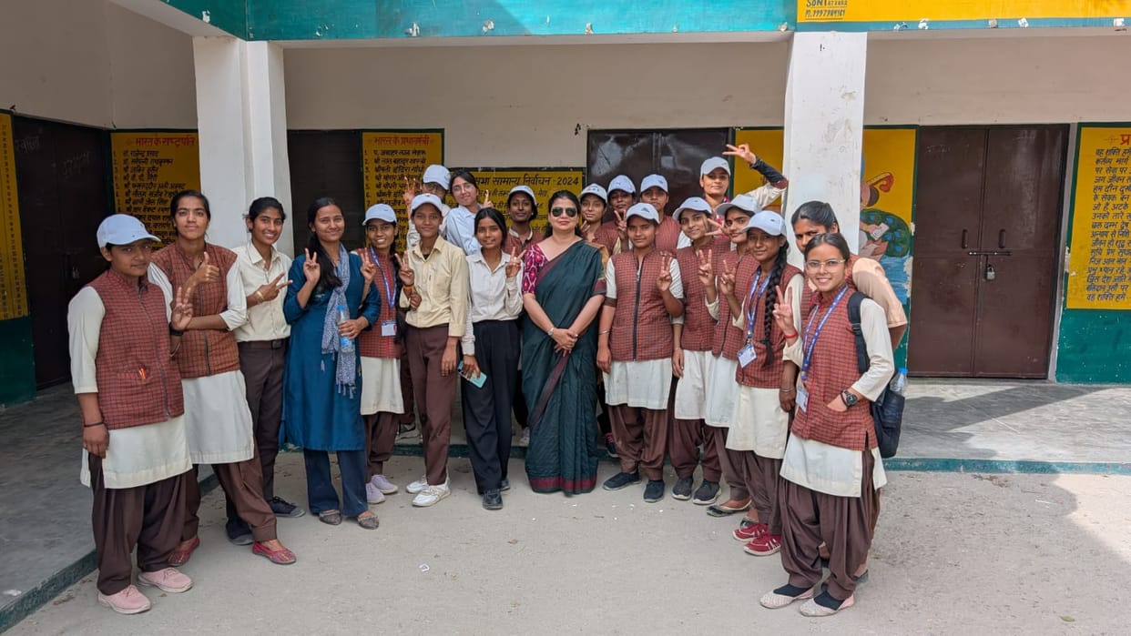 Students expressed their views on the topic 'Educate the daughter, raise the daughter'.