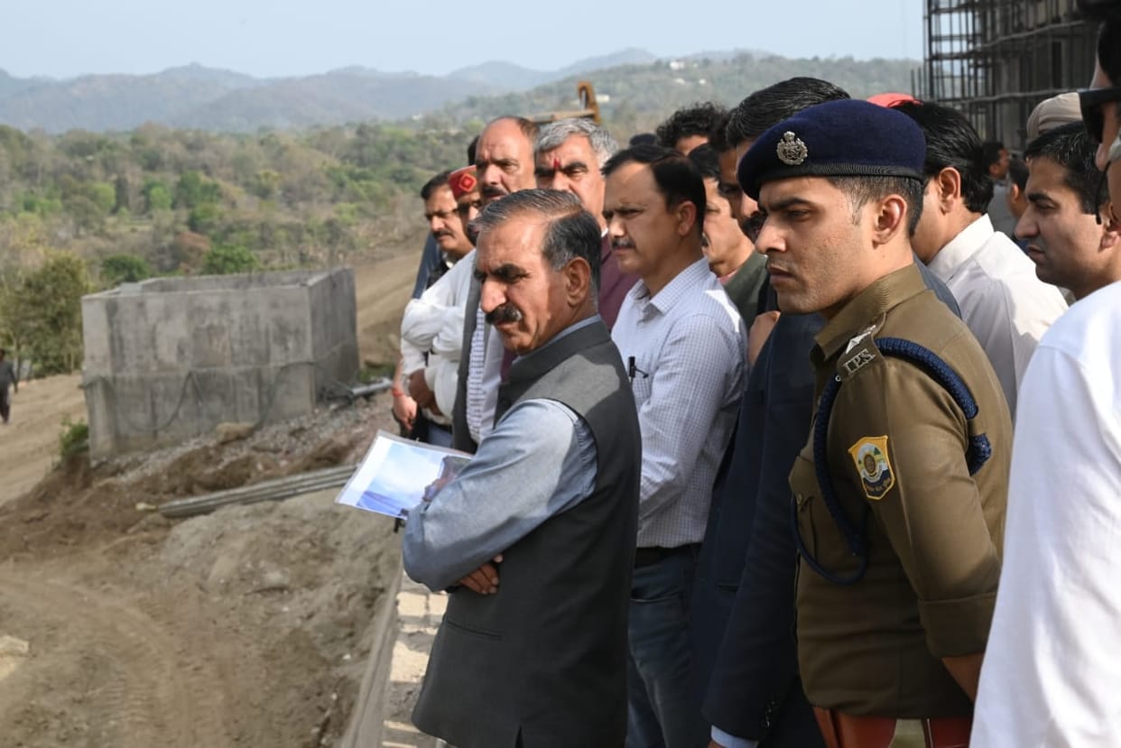 Chief Minister reviews construction of Sukh Ashray Complex in Luthan