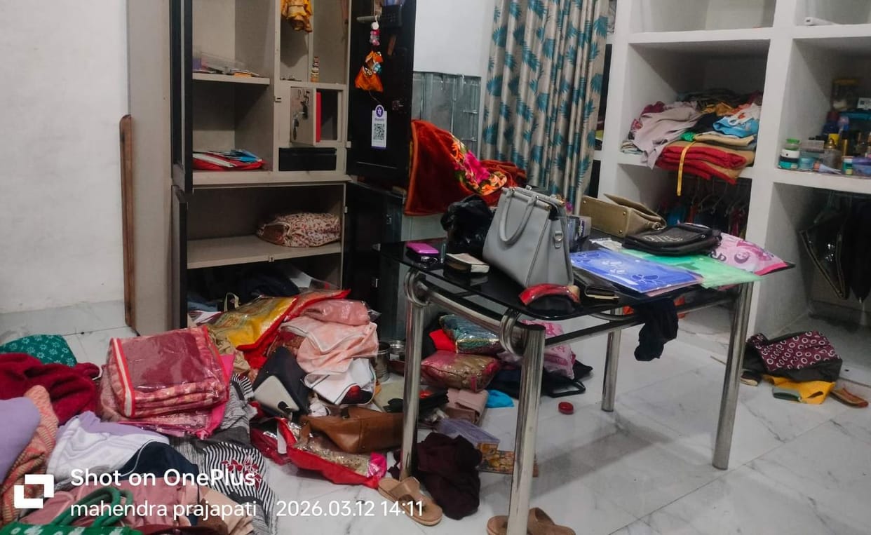 Businessman's family went to visit relatives, theft in locked house