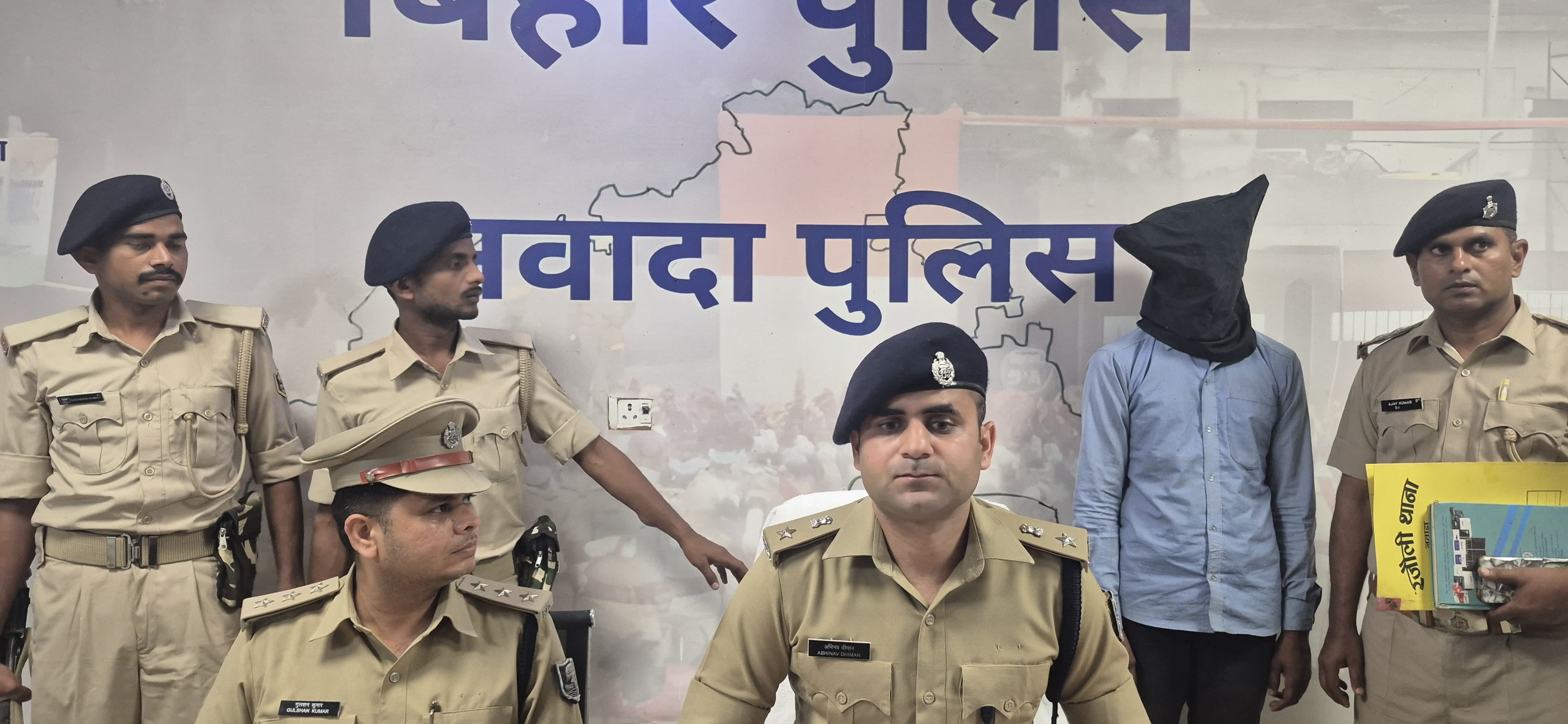 पुलिस की गिरफ्त में आरोपी